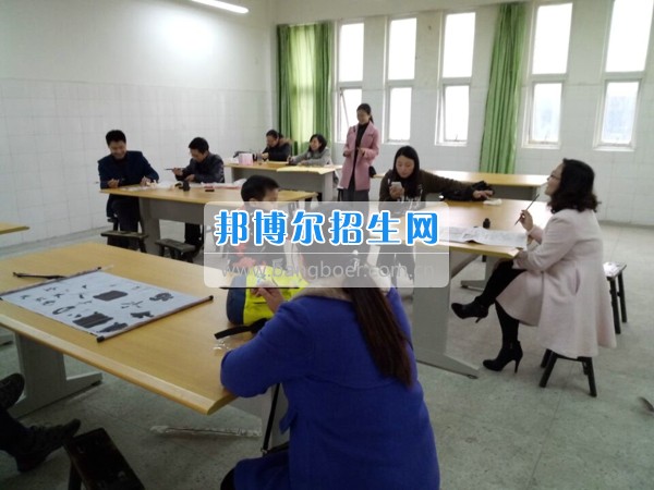 四川省宜賓市南溪區(qū)職業(yè)高級(jí)中學(xué)校廣泛開展教職工興趣班活動(dòng)