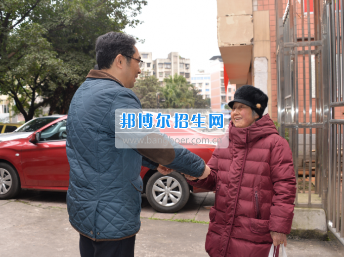 川南幼兒師范高等?？茖W校領導帶隊慰問生活困難教職工、老黨員和老干部