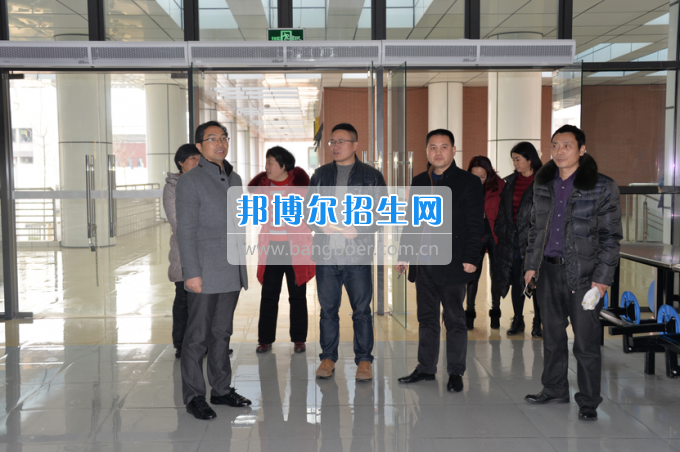 川南幼兒師范高等專科學校領(lǐng)導率隊檢查開學準備工作