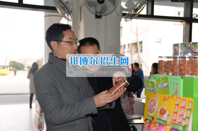 川南幼兒師范高等?？茖W校領(lǐng)導率隊檢查開學準備工作