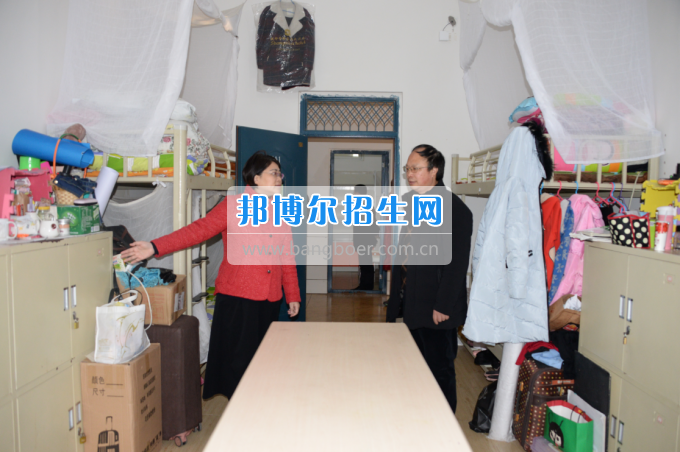 內(nèi)江市教育局檢查川南幼兒師范高等?？茖W(xué)校春季開學(xué)工作
