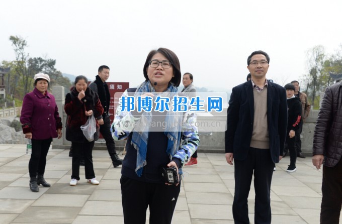 川南幼兒師范高等?？茖W(xué)校舉行慶祝國際勞動(dòng)?jì)D女節(jié)活動(dòng)