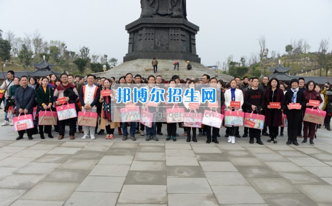 川南幼兒師范高等?？茖W(xué)校舉行慶祝國際勞動(dòng)?jì)D女節(jié)活動(dòng)