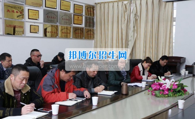 樂山市民族宗教局局長李夫鐵一行來四川省樂山市第一職業(yè)高級(jí)中學(xué)調(diào)研