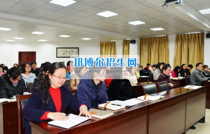 川南幼兒師范高等?？茖W(xué)校召開輔導(dǎo)員班主任工作例會加強(qiáng)和改進(jìn)學(xué)生思想政治工作