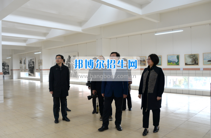 川南幼兒師范高等?？茖W(xué)校作“互聯(lián)網(wǎng)+教育”專題報(bào)告