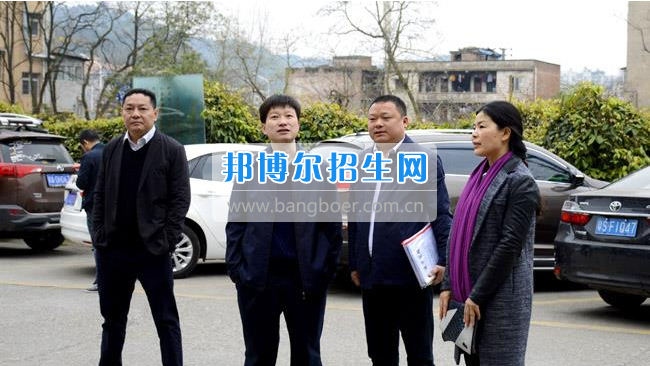 區(qū)委常委、宣傳部長(zhǎng)邱躍峰一行視察南充市建華職業(yè)中學(xué)
