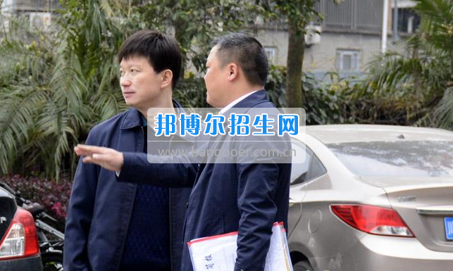 區(qū)委常委、宣傳部長(zhǎng)邱躍峰一行視察南充市建華職業(yè)中學(xué)