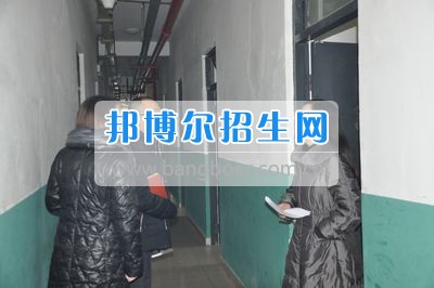 四川省什邡市職業(yè)中專學(xué)校迎接德陽(yáng)市、什邡市教育局開學(xué)工作檢查
