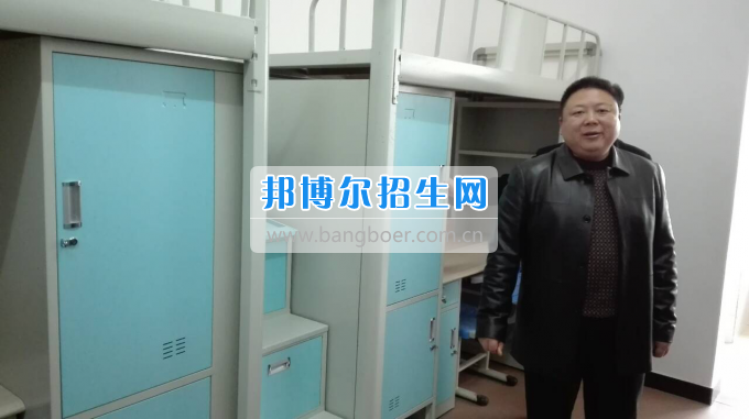 川北幼兒師范高等?？茖W(xué)校張廷鑫校長(zhǎng)帶隊(duì)考察學(xué)生公寓設(shè)備