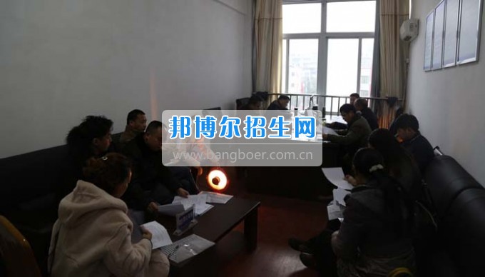 四川省古藺縣職業(yè)高級(jí)中學(xué)校集智匯力，全力推進(jìn)依法治校