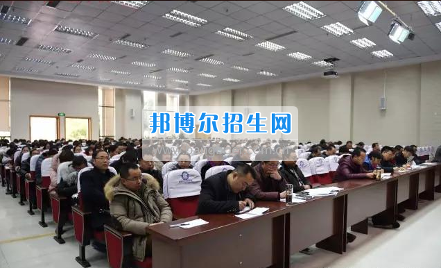 成都石化工業(yè)學校創(chuàng)新發(fā)展 協(xié)調(diào)發(fā)展 開放發(fā)展