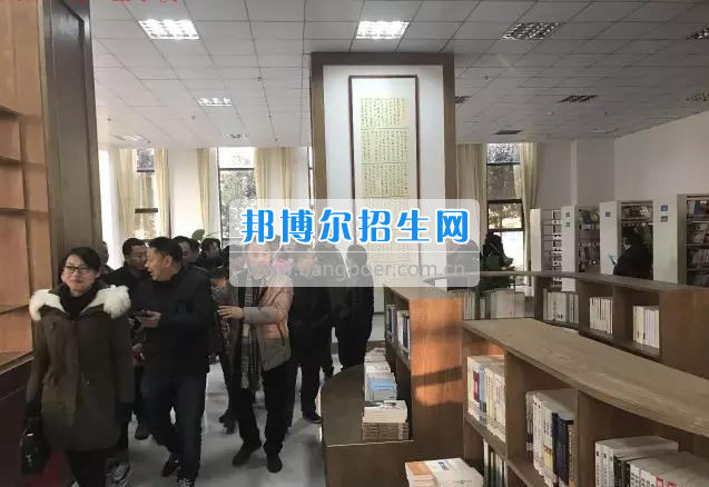 成都石化工業(yè)學(xué)校集體見(jiàn)證整合成效，凝心聚力攜手奮進(jìn)