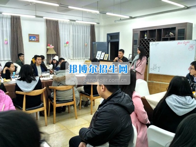 四川托普計算機職業(yè)學校外國語系成功舉辦2017新年英語沙龍活動