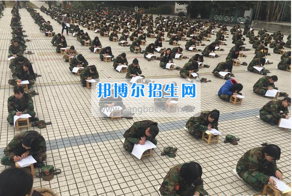 各大媒體報道四川省弘博中等專業(yè)學校千人露天考試