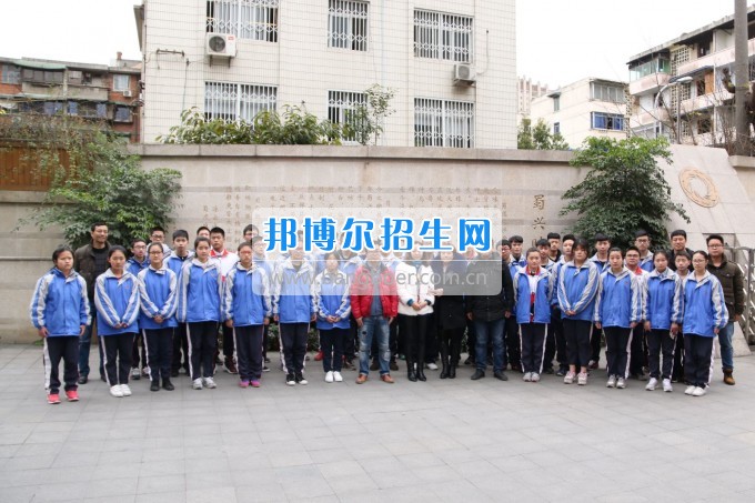 成都市蜀興職業(yè)中學(xué)與區(qū)域內(nèi)初中學(xué)校進(jìn)行“延伸教育”活動(dòng)
