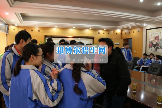 成都市蜀興職業(yè)中學(xué)與區(qū)域內(nèi)初中學(xué)校進(jìn)行“延伸教育”活動(dòng)