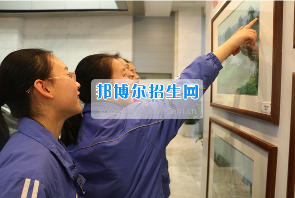 成都市洞子口職業(yè)高級中學舉行“成都，因我更美麗”主題開學典禮