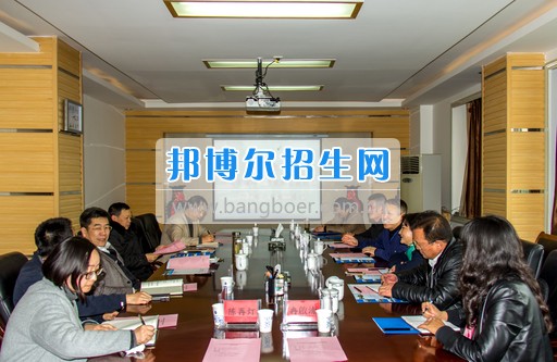 興義民族師范學(xué)院劉照惠校長(zhǎng)率隊(duì)到省屬高?？疾旌笄诠芾砉ぷ? width=