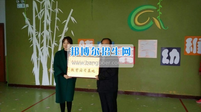 南充師范學(xué)校蔡禮儒校長赴高坪、嘉陵參加實習(xí)就業(yè)基地掛牌并看望實習(xí)生