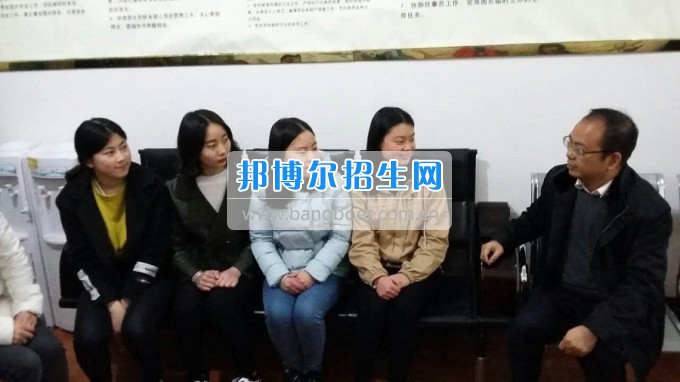 南充師范學(xué)校蔡禮儒校長赴高坪、嘉陵參加實習(xí)就業(yè)基地掛牌并看望實習(xí)生