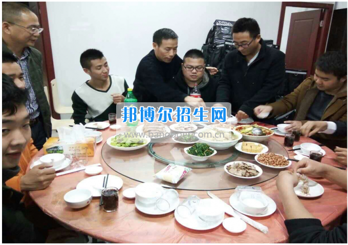 重慶市公共交通技工學校記首批赴臺州公交畢業(yè)學子新春關(guān)懷