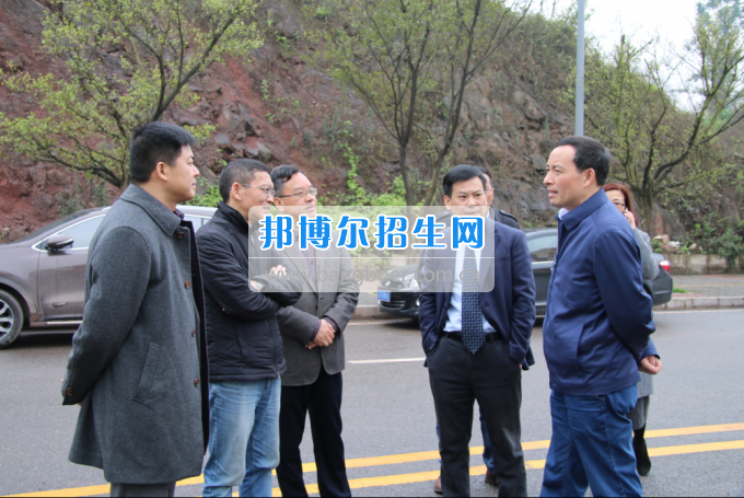 重慶市巴南職業(yè)教育中心市教委副主任黎德龍考察巴南職教中心新校區(qū)建設情況