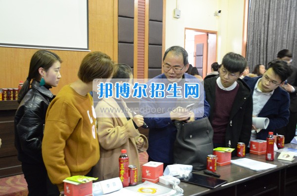 第十五屆中國大學(xué)生廣告藝術(shù)節(jié)學(xué)院獎(jiǎng)春季賽成都信息工程學(xué)院銀杏酒店管理學(xué)院站順利落幕