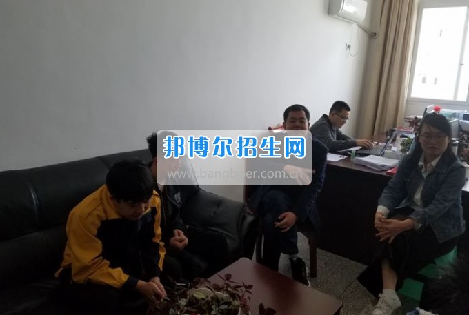 重慶市旅游學(xué)校旅游裝備系組織召開重慶市外籍學(xué)生座談會