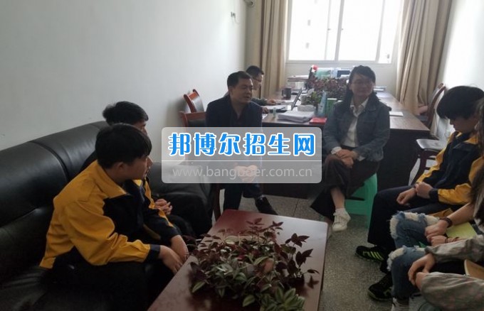 重慶市旅游學(xué)校旅游裝備系組織召開重慶市外籍學(xué)生座談會