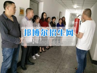 樂山市旅游學(xué)校加強消防安全培訓(xùn) 共筑校園安全防線