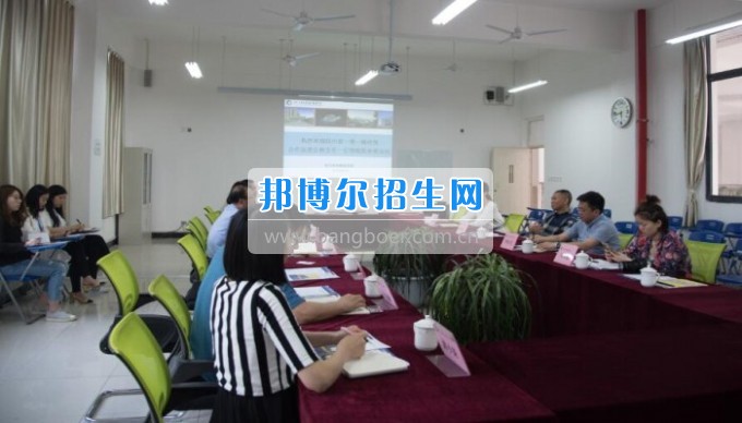 四川省一帶一路促進(jìn)會(huì)會(huì)長(zhǎng)林忠清一行來(lái)四川省經(jīng)濟(jì)管理學(xué)校參觀考察，共同商建“一帶一路國(guó)際職業(yè)教育中心”