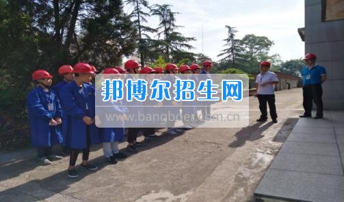 自貢職業(yè)技術學校組織學生前往清潔能源公司參觀見習