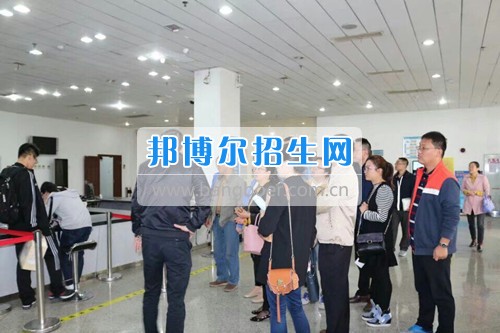 四川省商業(yè)服務(wù)學校財務(wù)科到西南交大犀浦校區(qū)參觀學習