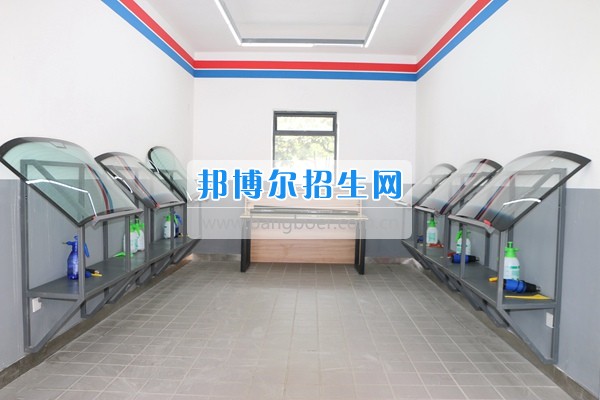 高考容易就業(yè)難，掌握技術(shù)是王道