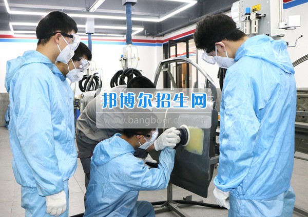 高考容易就業(yè)難，掌握技術(shù)是王道