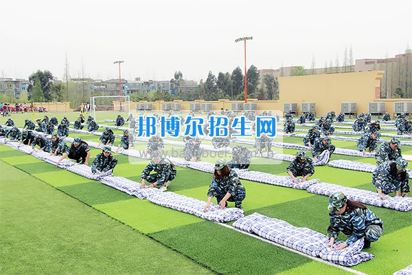 四川五月花汽修學(xué)院軍訓(xùn)一場(chǎng)壯觀的“豆腐”盛宴
