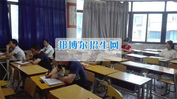 貴州航天職業(yè)技術學院全體黨員同志觀看《央企領導人員違紀違法警示錄（一）》專題警示教育片