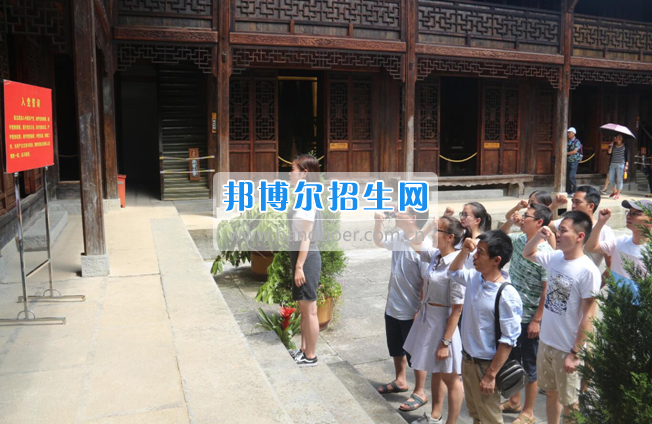 黔南民族醫(yī)學(xué)高等?？茖W(xué)校開展踐行“兩學(xué)一做”做到“知行合一”學(xué)習(xí)
