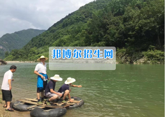 四川信息職業(yè)技術(shù)學(xué)院深入貧困村開展精準識別復(fù)核工作