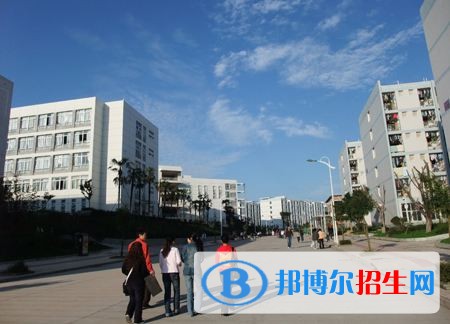 四川機(jī)電高級技術(shù)學(xué)校2018年報(bào)名條件、招生對象