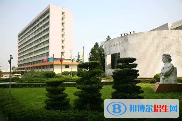 南充職工大學(xué)招生辦聯(lián)系電話