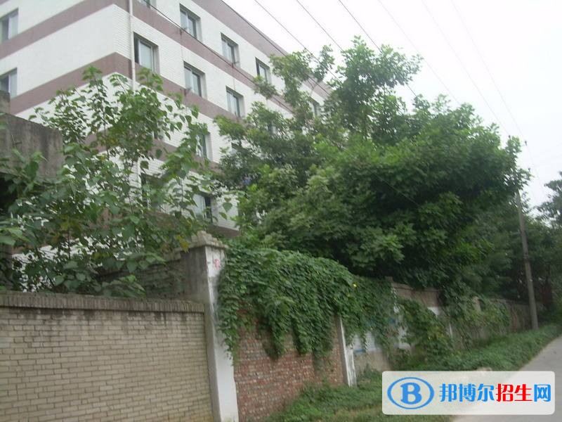 南充數(shù)控工程學(xué)校2018年報名條件、招生對象