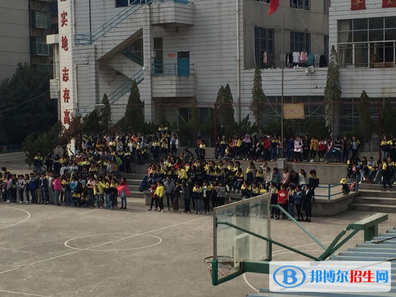 云南省昭通市財(cái)貿(mào)學(xué)校2018年報(bào)名條件、招生對(duì)象