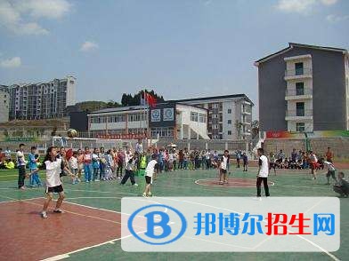 綿陽藝術(shù)學(xué)校2018年報(bào)名條件、招生對象