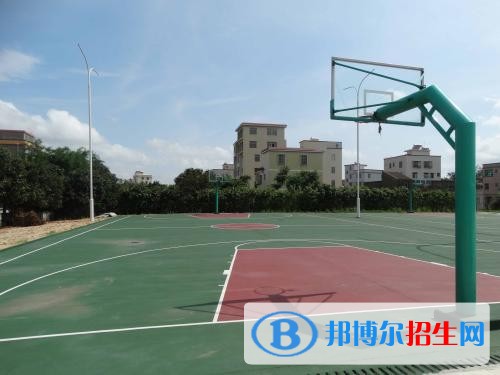 四川省甘孜衛(wèi)生學校招生辦聯系電話