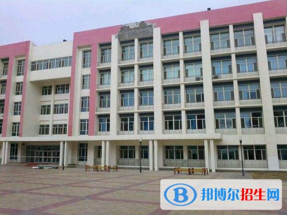 新疆巴音郭楞蒙古自治州衛(wèi)生學校2018年報名條件、招生對象