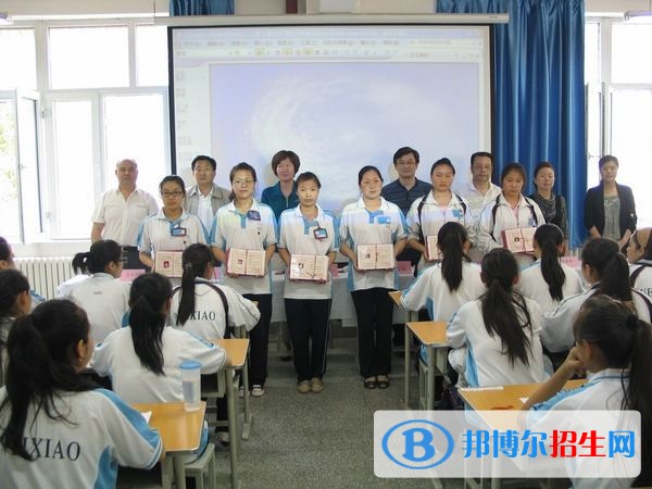 新疆石河子衛(wèi)生學(xué)校2018年報(bào)名條件、招生對(duì)象