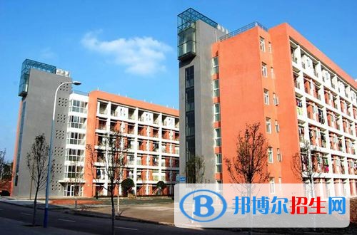 自貢職業(yè)技工學(xué)校2018年報(bào)名條件、招生對(duì)象