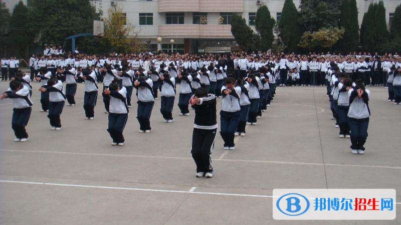 畢節(jié)市衛(wèi)生學(xué)校2018年報(bào)名條件、招生對(duì)象